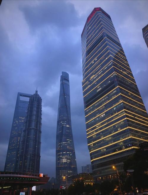 上海投资组合中心大厦有何独特之处？-第1张图片-华宇铭诚