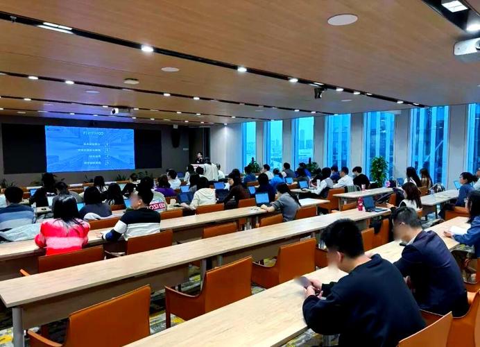 基金从业人员考试培训怎么选？-第3张图片-华宇铭诚